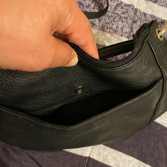 Black leather Michael Kors purse - Picture 5 of 6